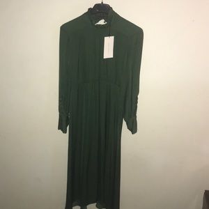 A gorgeous green midi ZARA dress. SIZE XS